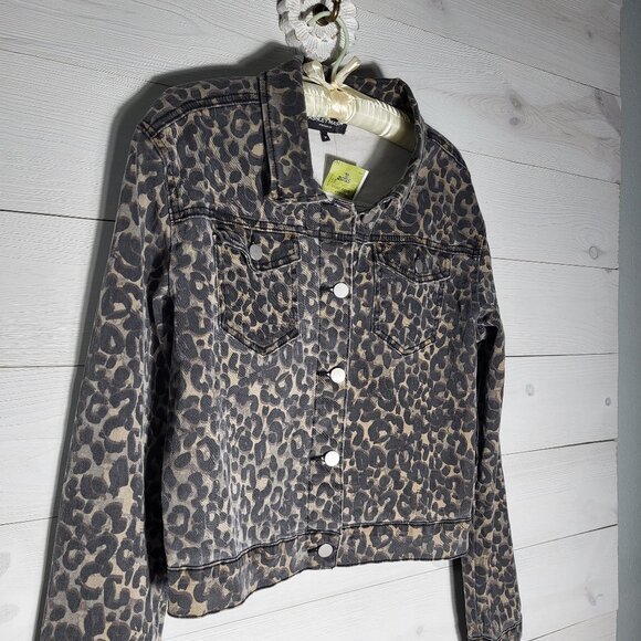 NWT Ashley Mason Women M Cheetah Print Distressed Denim Button Up Jacket. - Picture 2 of 5